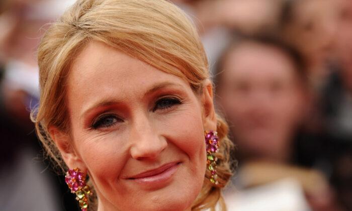 JK Rowling Shares Rejection Letters on Twitter
