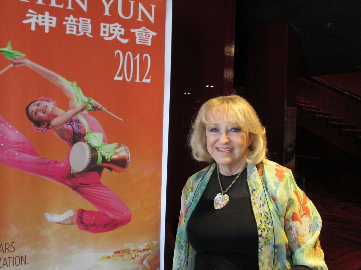 Renowned Artist: Shen Yun’s Costume Designer Is Brilliant