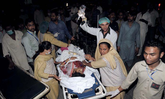 60 Killed, 300 Injured in Bomb Blast at a Park in Pakistan