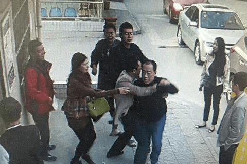 Chinese Policeman Beats Security Guard for 50-Cent Parking Fine