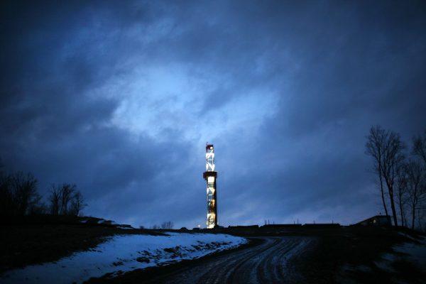 A Cabot Oil and Gas natural gas drill is viewed at a hydraulic fracturing site in Springville, Pa., on Jan. 17, 2012. (Spencer Platt/Getty Images)
