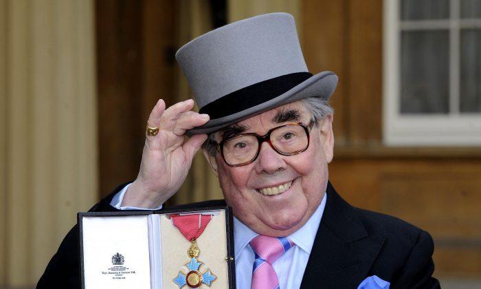 Ronnie Corbett, Half of Comedy’s ‘Two Ronnies,’ Dies at 85