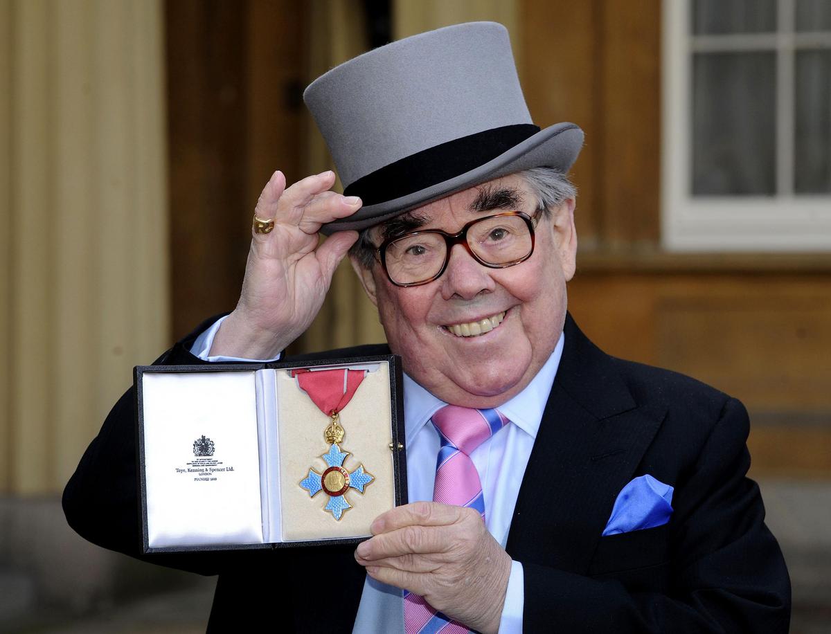 Ronnie Corbett, Half of Comedy’s ‘Two Ronnies,’ Dies at 85