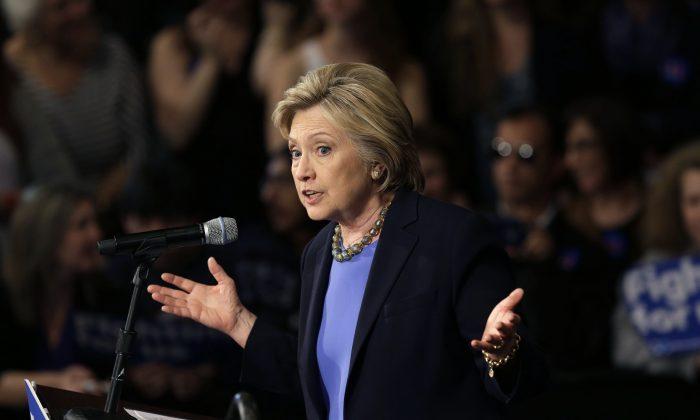 Clinton Tries to Win New York With Her Congressional Record