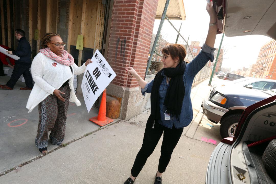 Chicago Schools to Close as Teachers Launch One-Day Strike