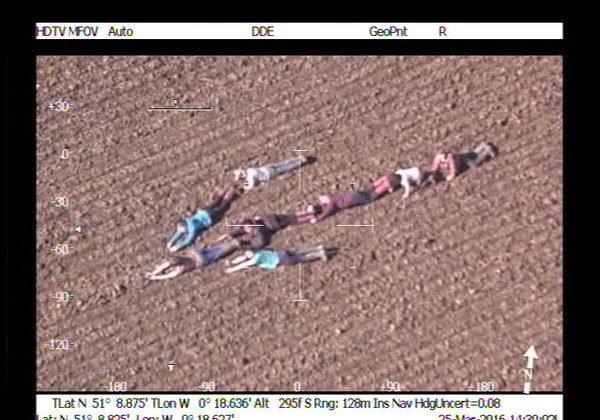 Kids Help Police Helicopter Track Down Crooks by Forming Human Arrow