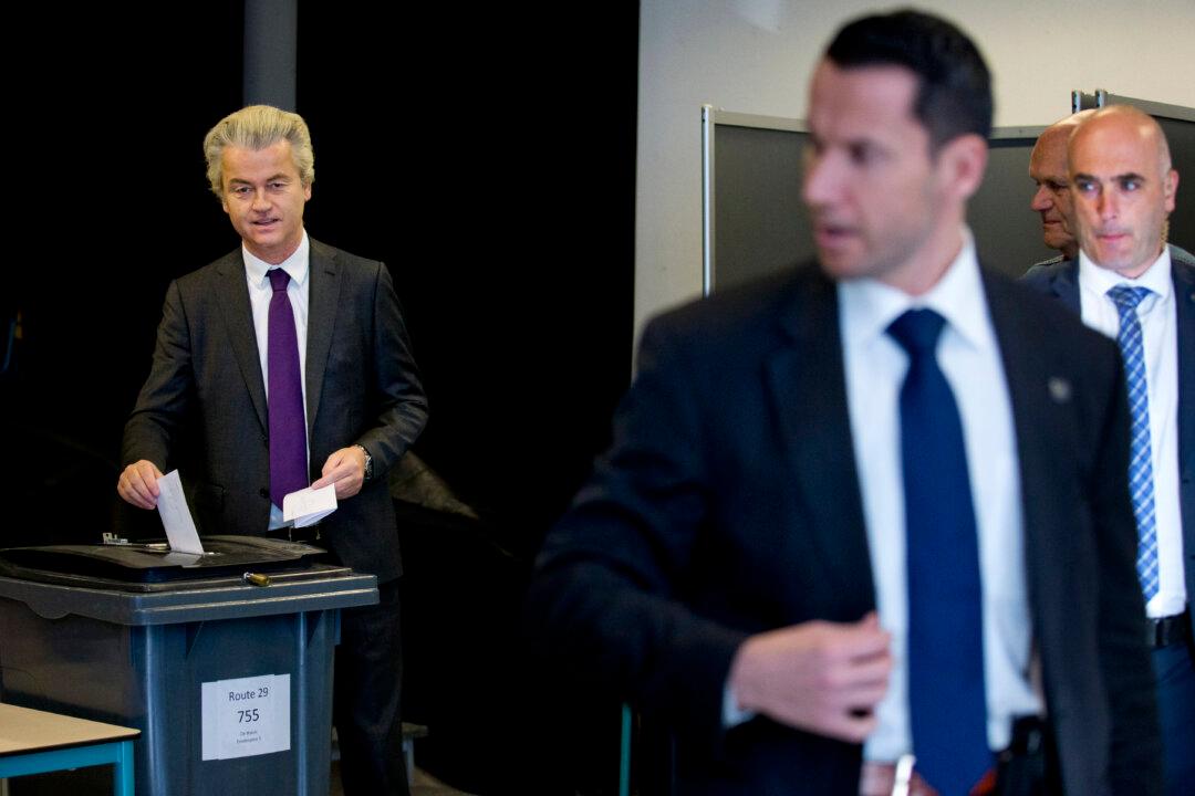 Polls Open in Dutch Referendum on EU-Ukraine Trade Deal