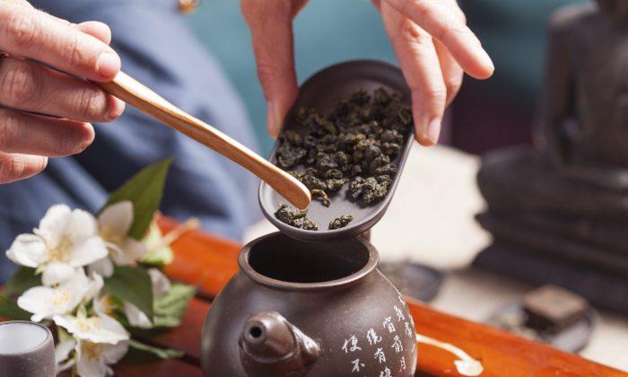 5 Teas to Fight Fat in All the Right Places