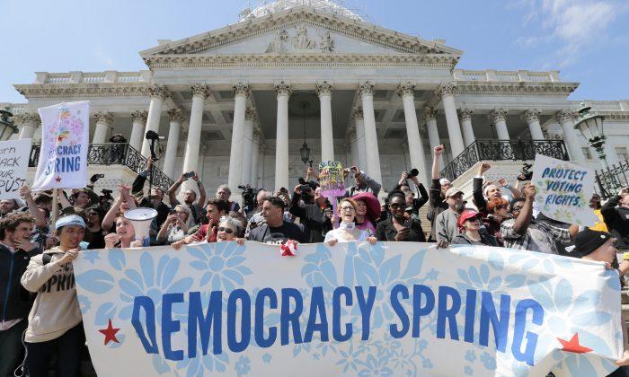 Hundreds Arrested on US Capitol Protesting Money in Politics