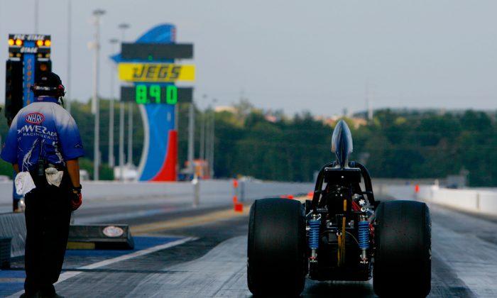 Ronnie Davis: Drag Racer Dies From Injuries Sustained in Crash, Race Track Says