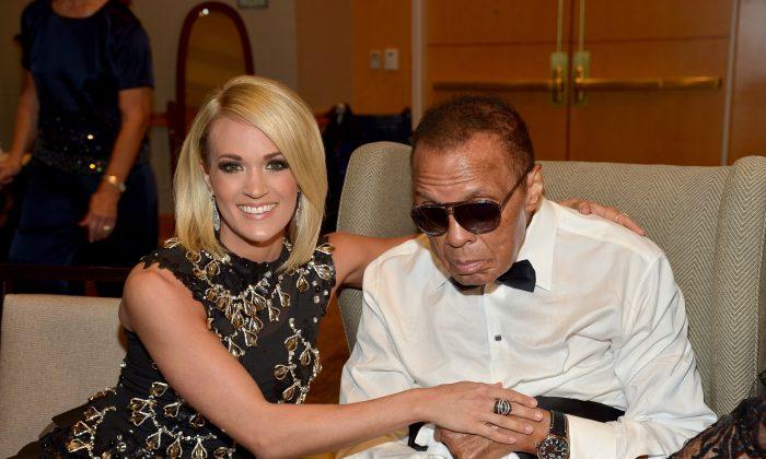 Muhammad Ali Attends Celebrity Fight Night to Raise Money for Parkinson’s Disease