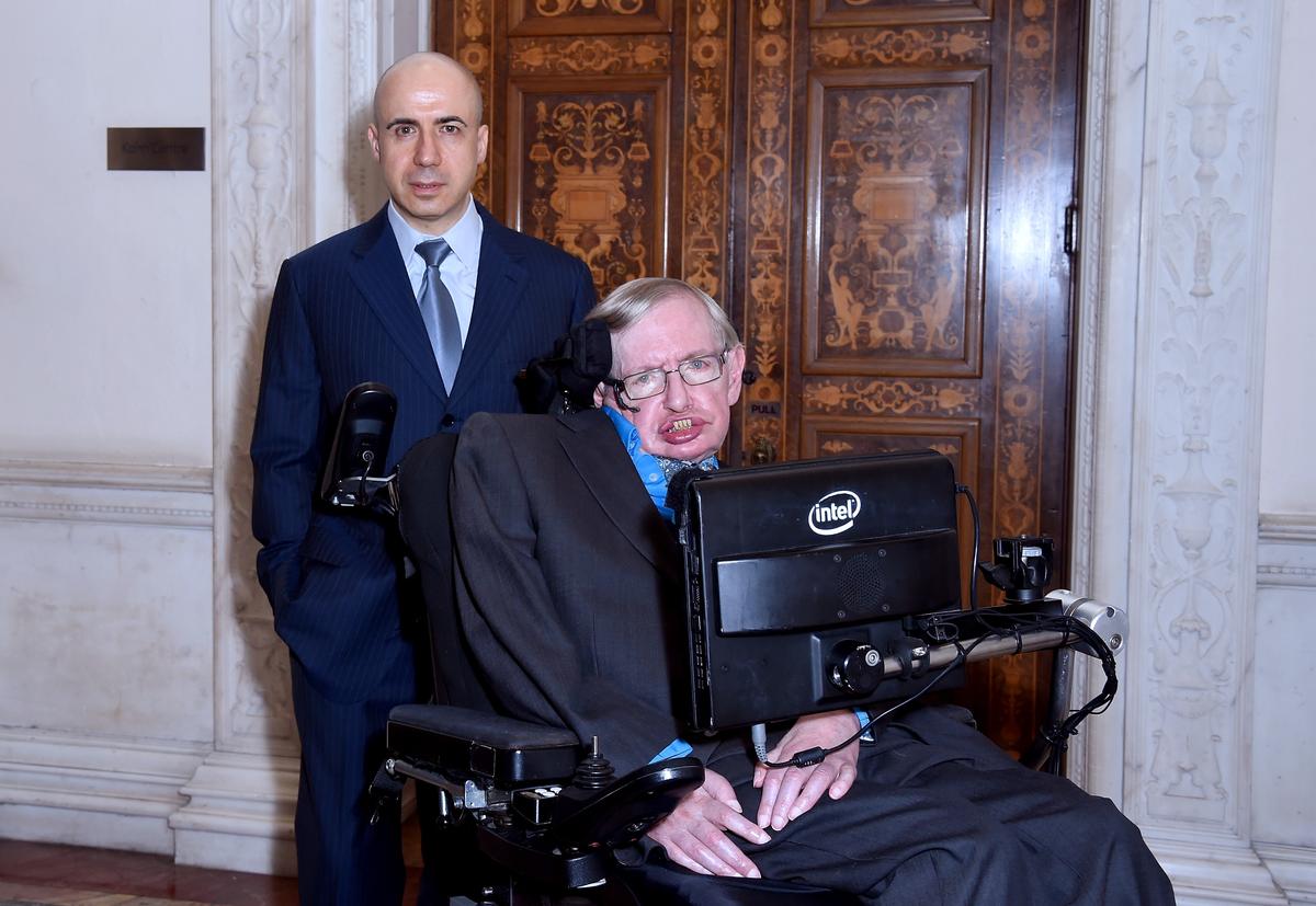 Stephen Hawking Teams Up With Russian Billionaire in $100 Million Project to Find Aliens