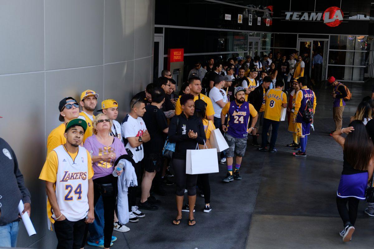 Fans line up to buy merchandise commemorating Kobe Bryant's career outside the Staples Center in downtown Los Angeles on April 13, 2016. (AP/Richard Vogel)