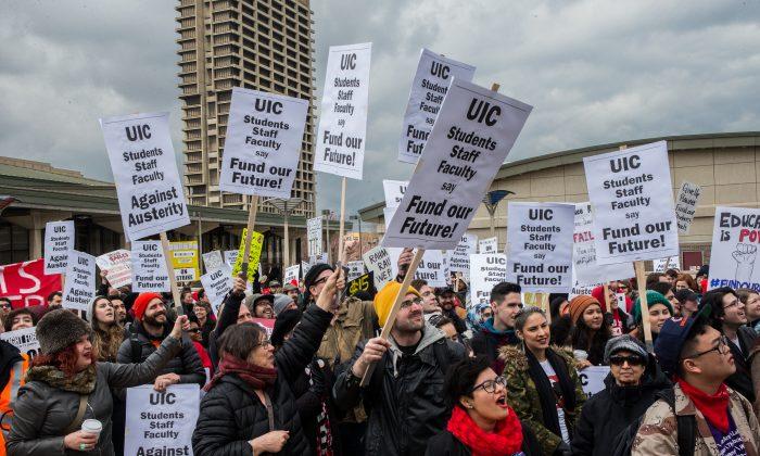 Classes Canceled for 400,000 Students as Chicago Teacher Strike