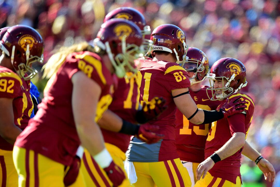 USC Trojans Football: Blind Long Snapper Jake Olson Participates in Spring Football Game