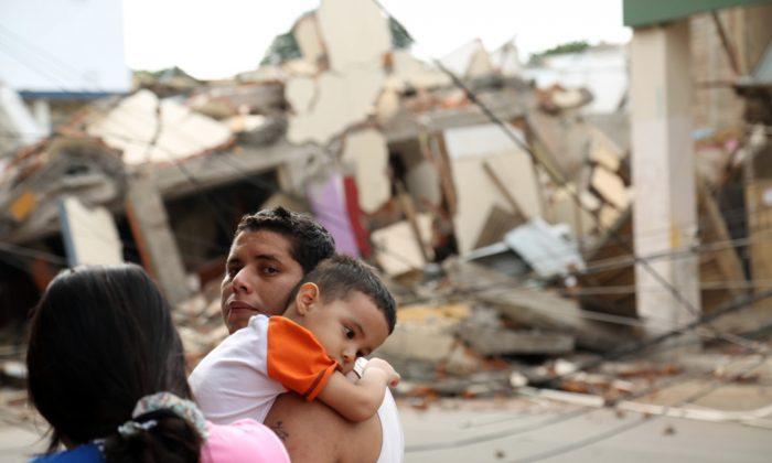 In Quake-Devastated Ecuador, Loss Piles Up Amid the Rubble