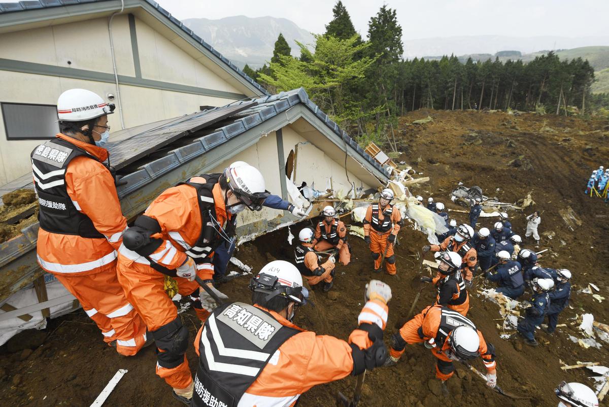 Aftershocks Rattle Japan as Deaths From Quakes Rise to 45