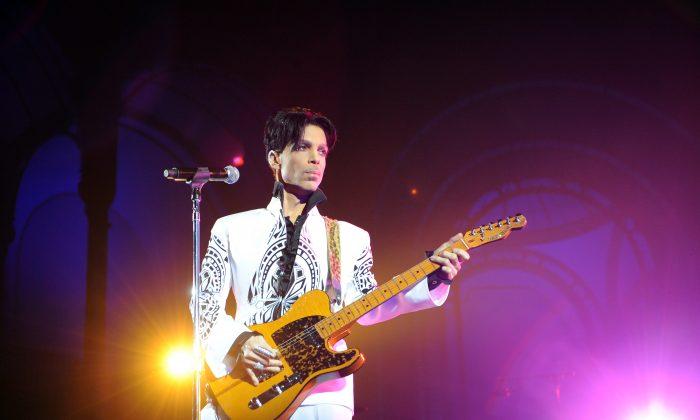 Fan Broke Concert Rules to Get Amazing Prince Photo During His Final Show