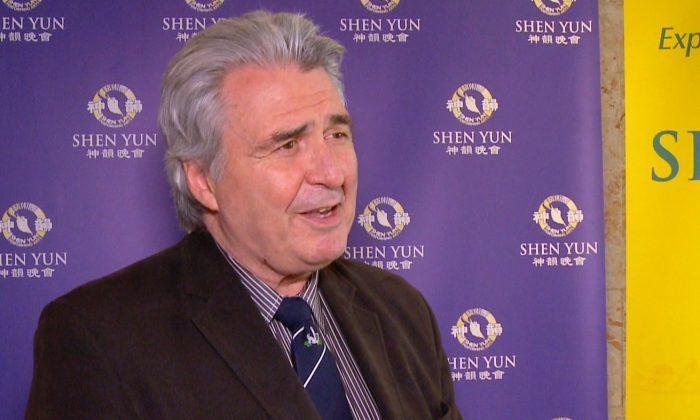 Conductor Kerry Stratton Commends Shen Yun’s Orchestra