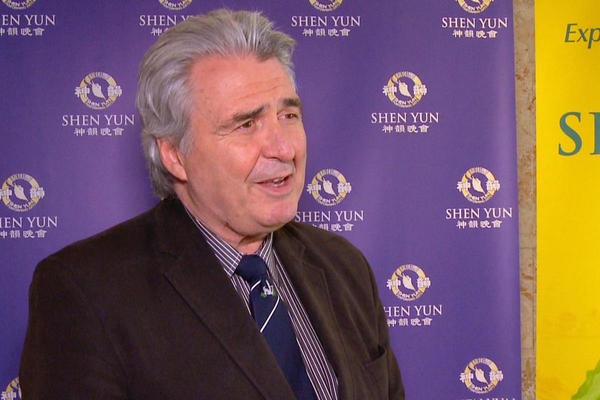 Conductor Kerry Stratton Commends Shen Yun’s Orchestra