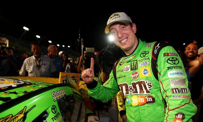Kyle Busch: NASCAR Sprint Cup Champion Jumps out of His Car During Traffic Jam to Sign a Fan’s Hat