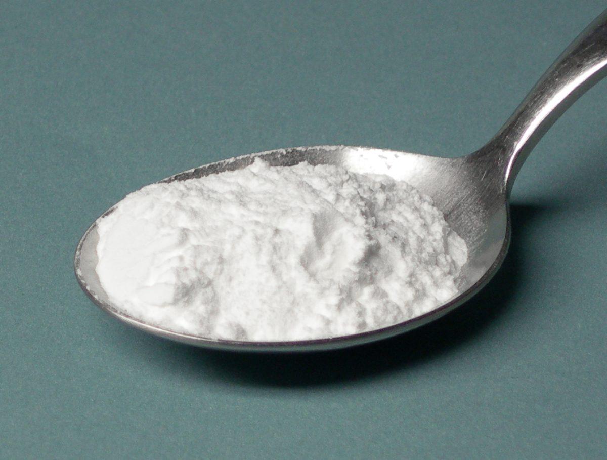 Tablespoon of a white powder. (Rainer Zenz/CC BY-SA 3.0)