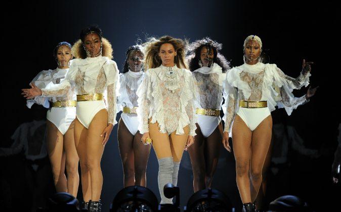 Beyonce Sells ‘Boycott Beyonce’ T-Shirts at ‘Formation’ Tour