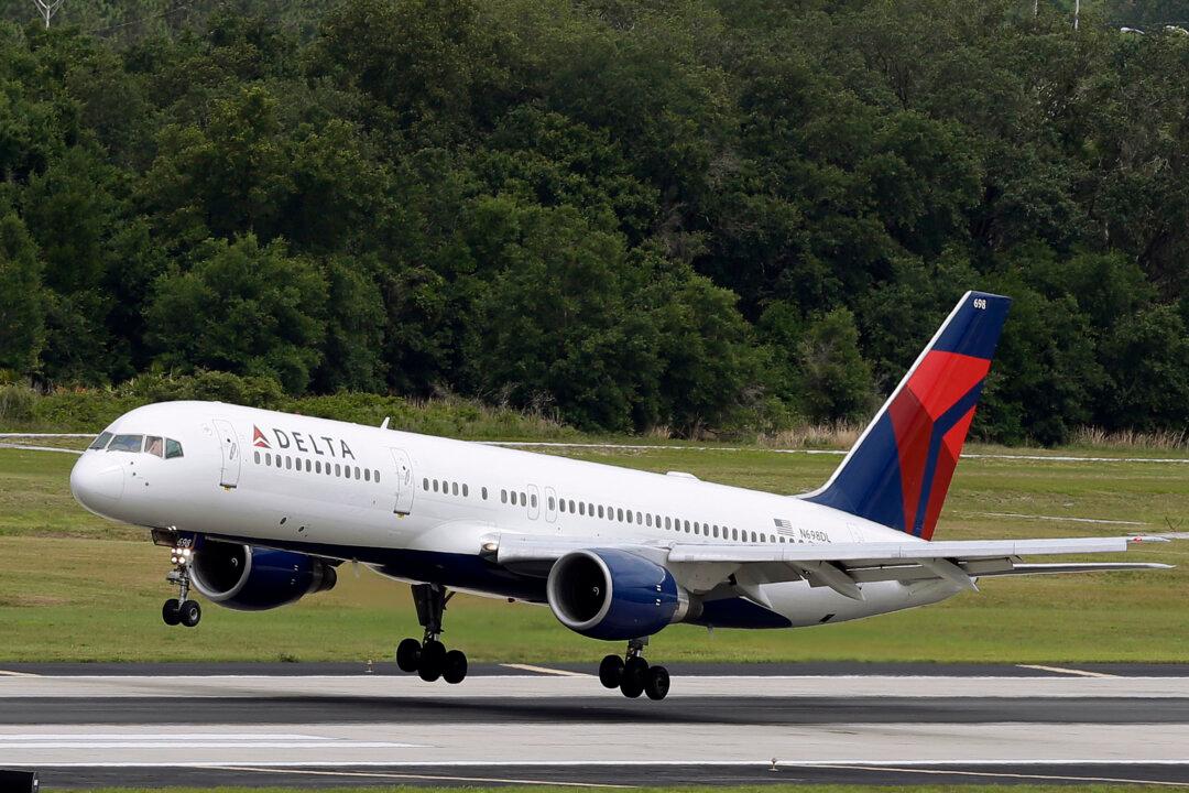 Delta Bans Rude Pro-Trump Passenger for Life, Gives Refunds