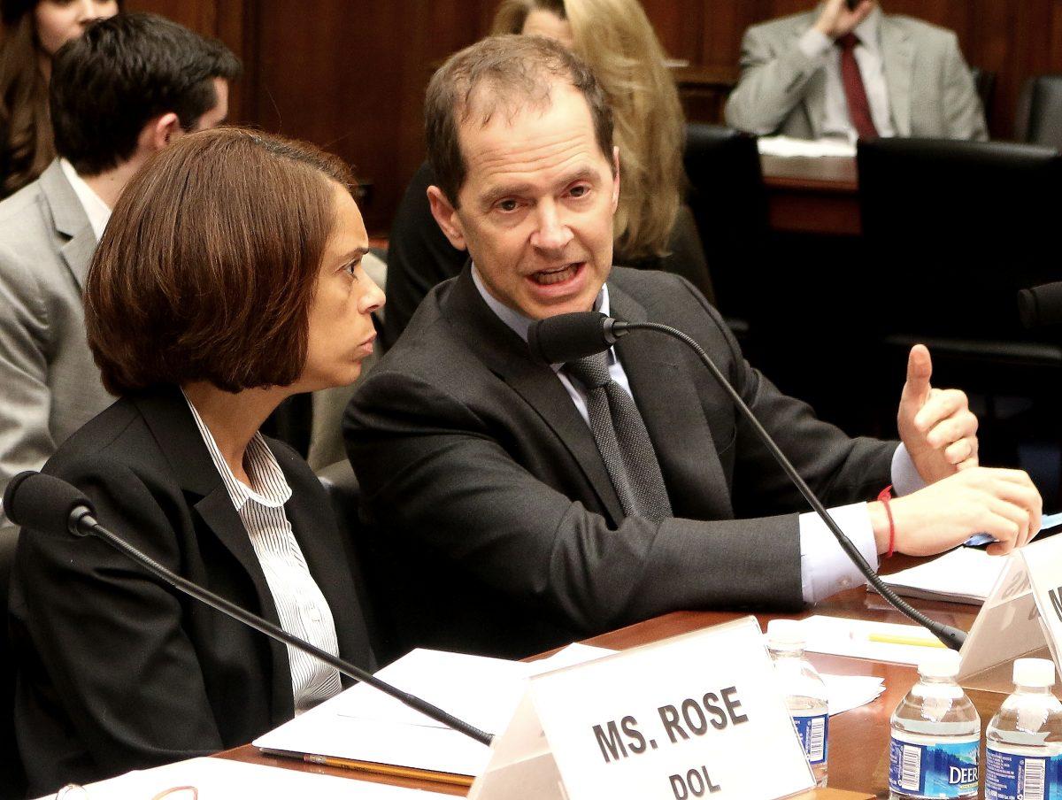 Max Stier (R) testifies at a hearing at the House Committee on Oversight and Government Reform on April 27, 2016. (Gary Feuerberg/The Epoch Times)