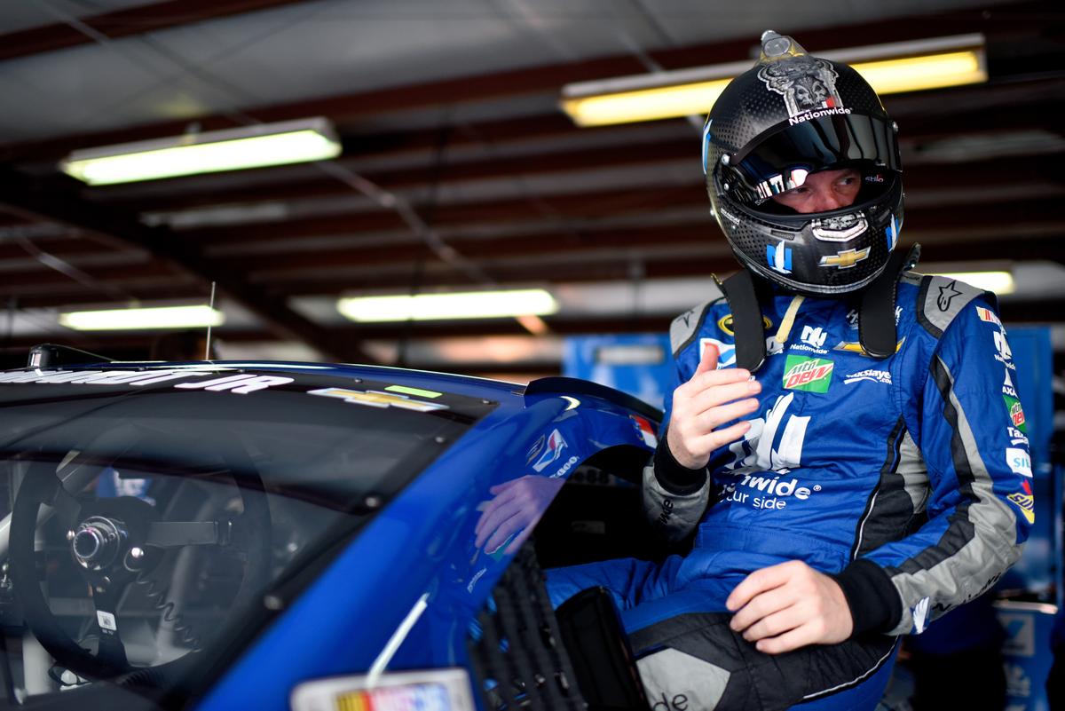 Dale Earnhardt Jr.: NASCAR Racer Drives Car With Steering Column After Steering Wheel Comes Off