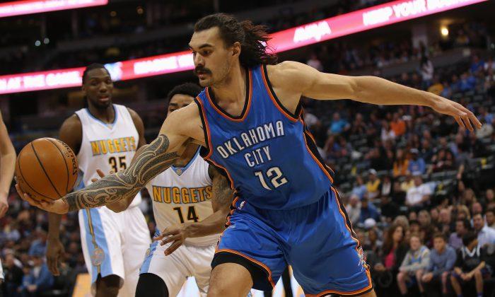 Steven Adams: Fan Appears to Grab Oklahoma City Thunder Center’s Arm During Final Sequence