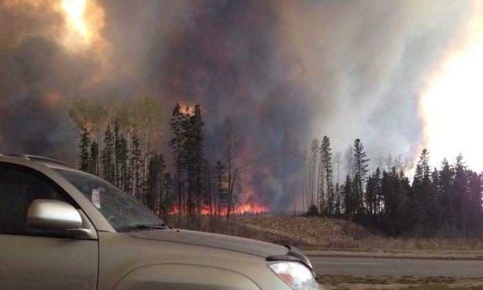 Fire Crews Fight to Prevent Spread of Embers in Fort McMurray