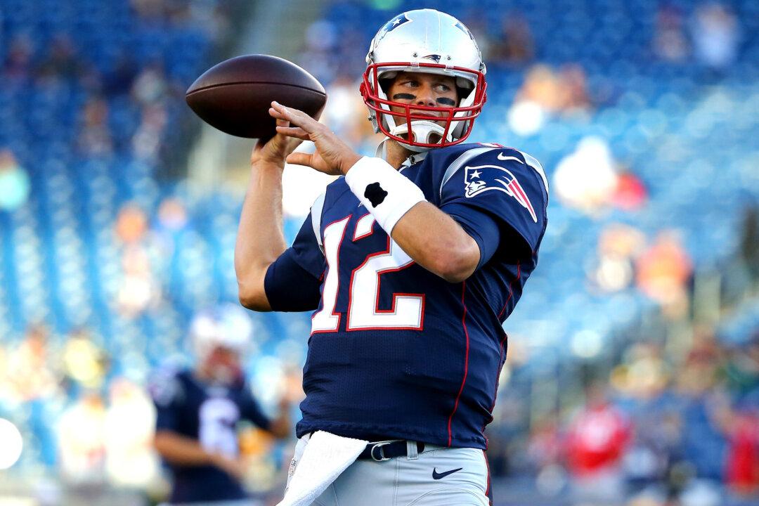 Brady Breaks QB Wins Record, Patriots Beat Rams 26-10