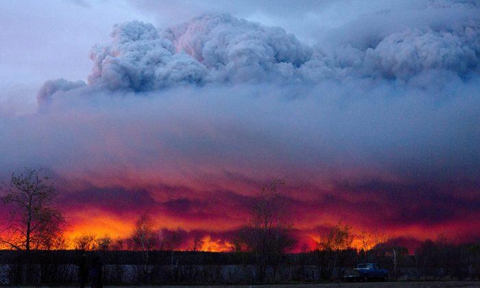 Fort McMurray Fire: State of Emergency Declared, Conditions Remain Extreme