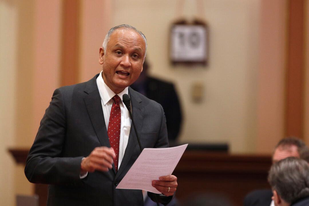 California Raises Legal Age to Buy Tobacco From 18 to 21