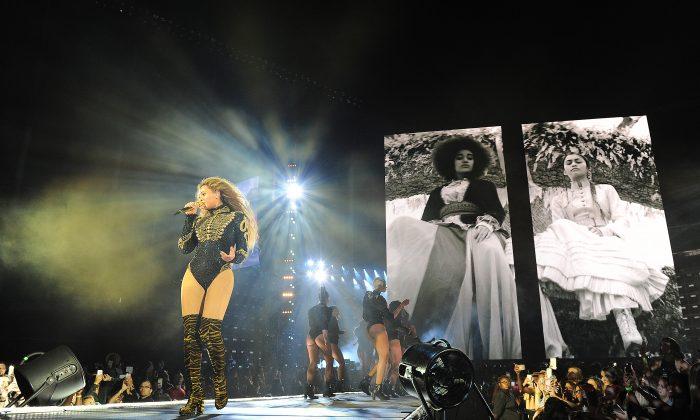 Man Couldn’t Care Less About Beyoncé’s Formation World Tour, Reads Book Entire Concert