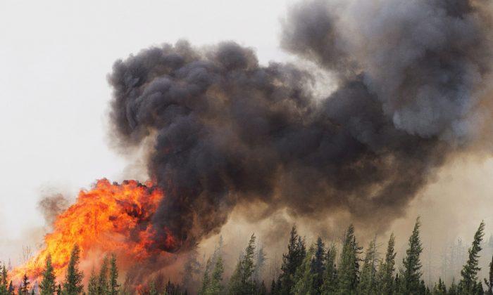 Fort McMurray Wildfire Doubles in Size in 36 Hours, Continues to Grow