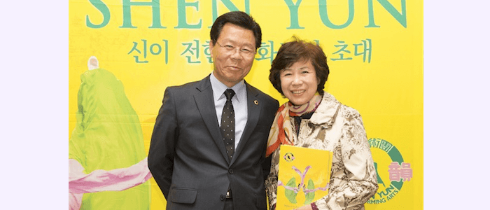 South Korean City Councilor Couple Deeply Moved by Shen Yun