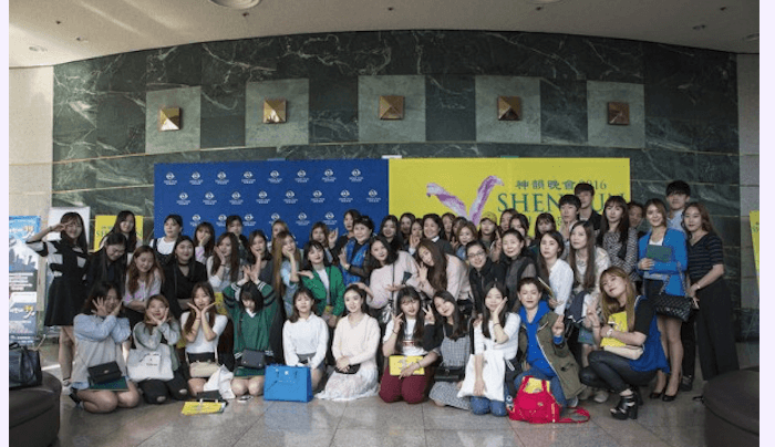 Dance Professor Brings 70 Students to See Shen Yun