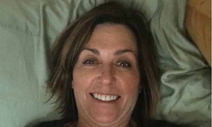 Mom Tries to Surprise Her Daughter, Takes Selfie in the Wrong Dorm Room