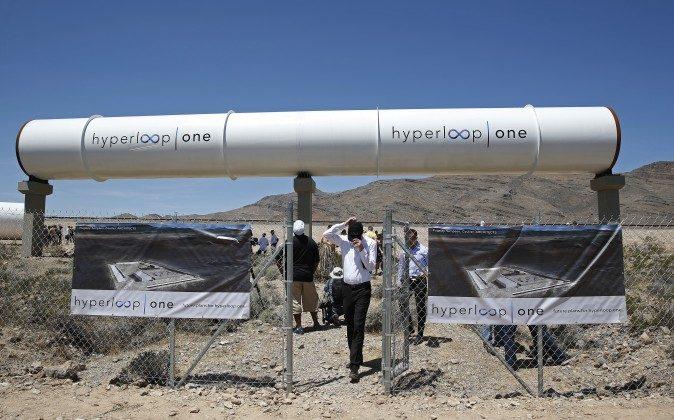 Video: 700 MPH Hyperloop Has First Test Run