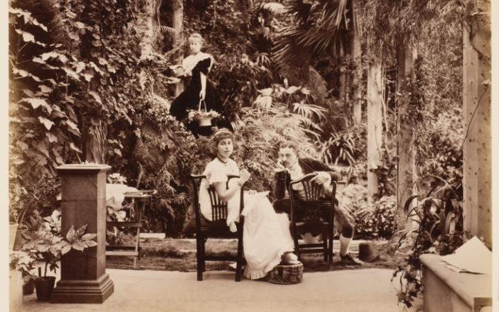Shedding Light on the ‘Pre-Raphaelite Stunners’