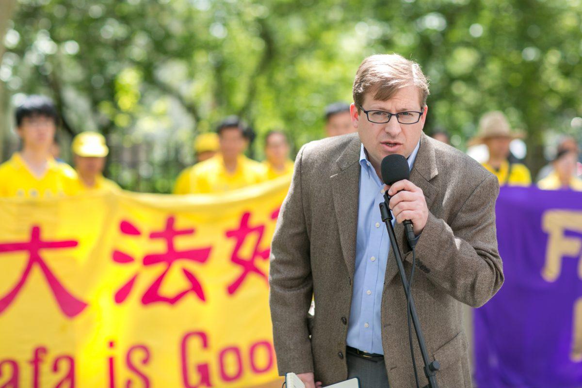 Levi Browde, executive director of the Falun Dafa Information Center, at a Falun Gong rally at City Hall in New York on May 11, 2016. (Benjamin Chasteen/Epoch Times)