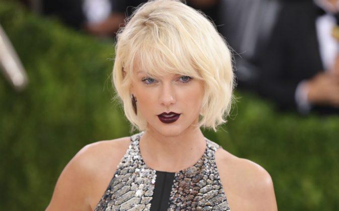 Taylor Swift ‘Dances Like No One’s Watching’ in New Apple Music Ad