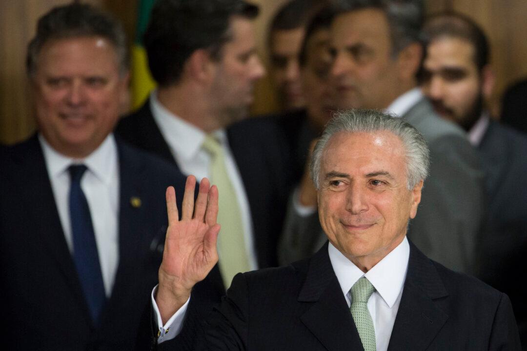 Brazil’s Suspended Leader Vows Fight as Fill-In Urges Unity