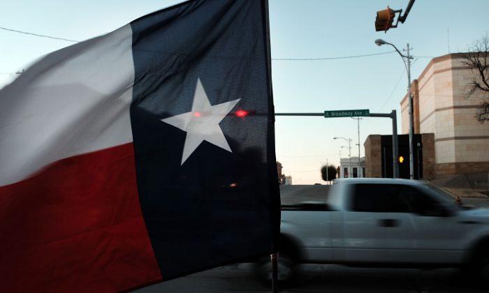Texans Voting to Secede From the US