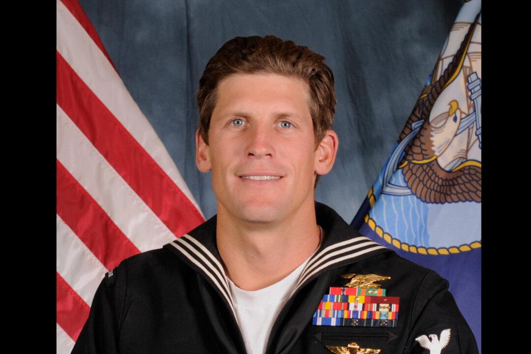 Crowds to Line Streets to Honor US Navy SEAL Killed in Iraq