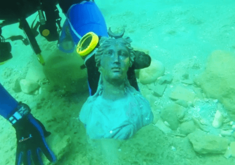 Israeli Divers Find 1,600-Year-Old Roman Treasure (Video)