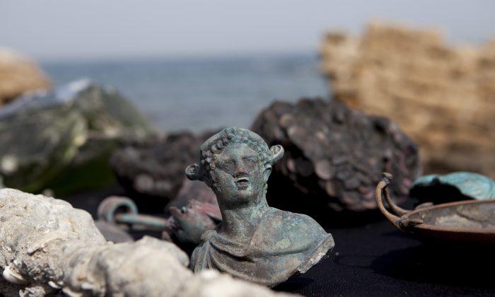 Video: Israeli Divers Find Massive Treasure From a Roman Shipwreck 1,600 Years Ago