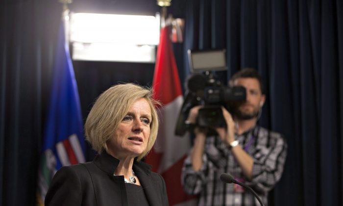 Notley Praised for Handling of Fort Mac Fire, but Hard Work Just Beginning